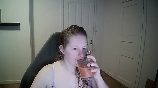 Girlnina-1995 online show from February 27, 2025, 9:43 am