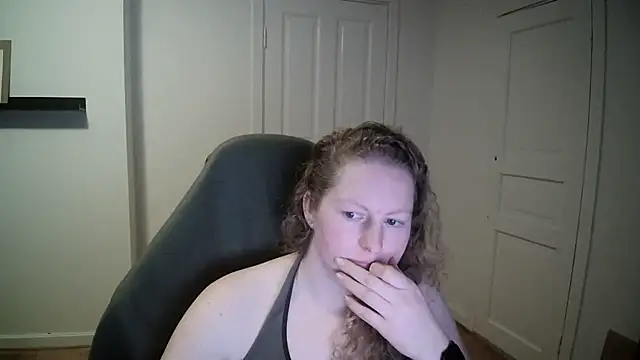 Girlnina-1995 online show from March 3, 2025, 3:42 pm