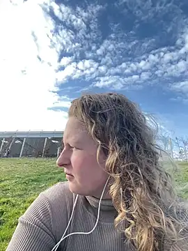 Girlnina-1995 online show from March 7, 2025, 3:07 pm