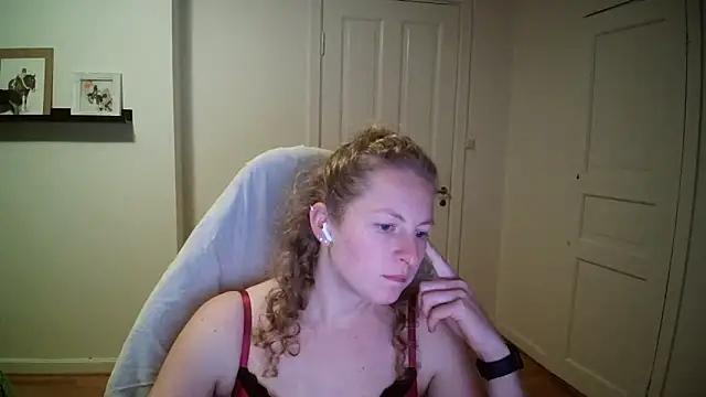 Girlnina-1995 online show from October 15, 2025, 7:03 pm