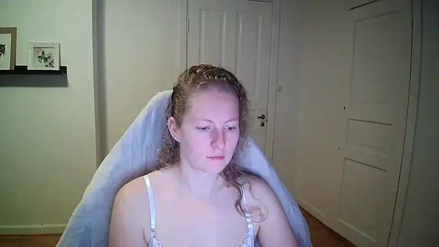 Girlnina-1995 online show from October 30, 2025, 9:33 am