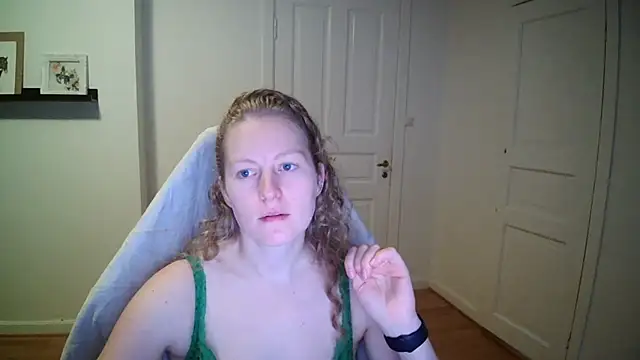 Girlnina-1995 online show from November 3, 2025, 7:20 am