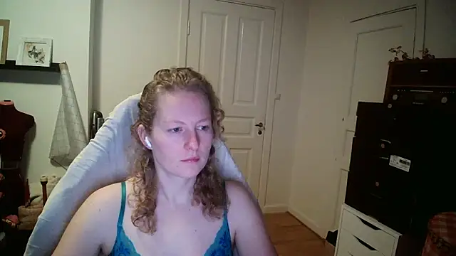 Girlnina-1995 online show from December 16, 2025, 10:31 am