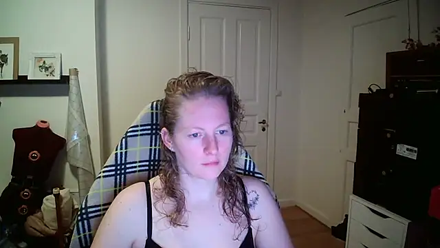 Girlnina-1995 online show from January 19, 2026, 6:39 am