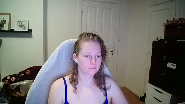 Girlnina-1995 online show from February 11, 2026, 9:58 am