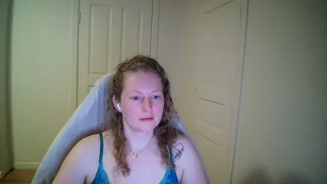 Girlnina-1995 online show from March 23, 2026, 9:08 pm