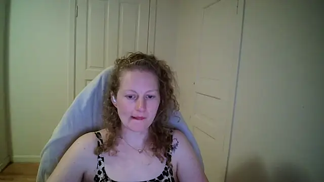 Girlnina-1995 online show from March 31, 2026, 7:14 pm