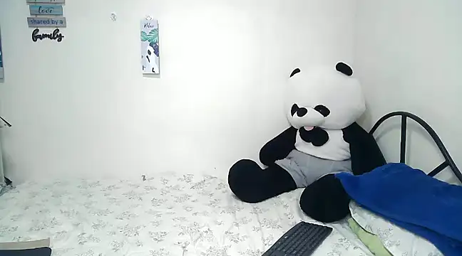 rihanna22 online show from February 8, 2025, 2:27 pm