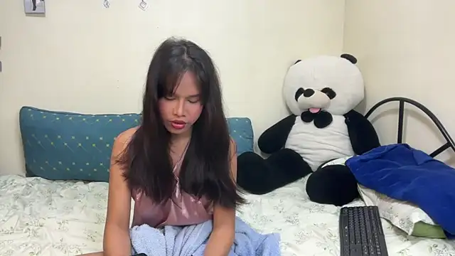 rihanna22 online show from November 18, 2025, 4:33 pm