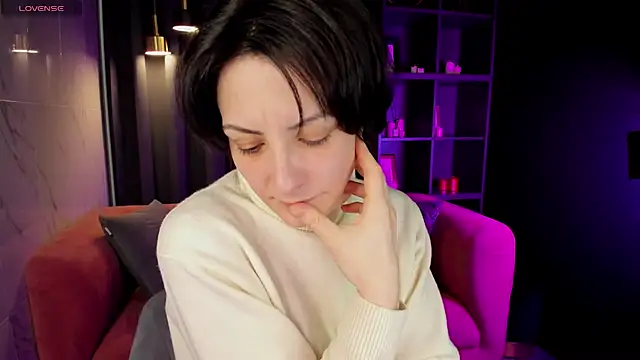 LorenDaze online show from March 7, 2025, 2:01 pm