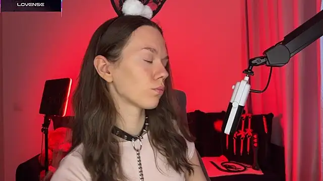 DivineBite online show from October 6, 2025, 1:30 pm