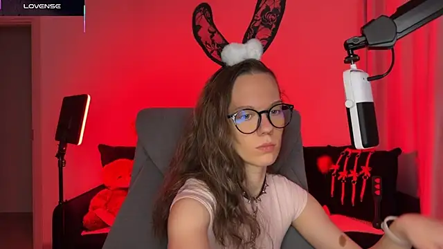 DivineBite online show from October 10, 2025, 3:44 pm