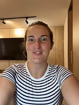 Thescorpionfr online show from November 18, 2025, 6:23 pm