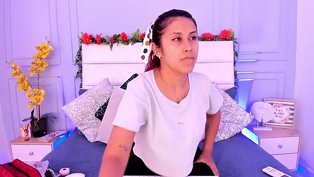 Karlagonzales  online show from March 20, 2025, 6:20 pm