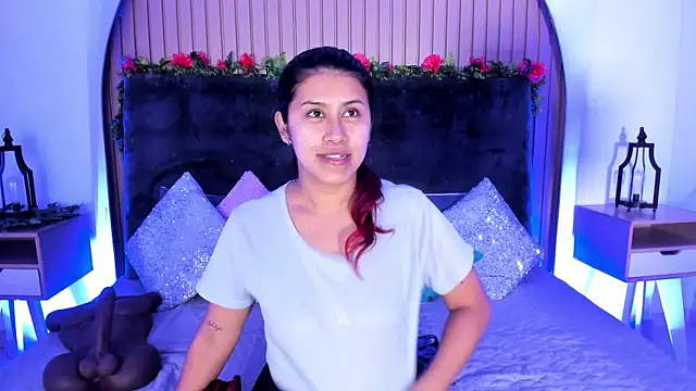 Karlagonzales  online show from November 17, 2025, 10:21 am