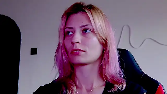 karo123421 online show from November 4, 2025, 9:41 am