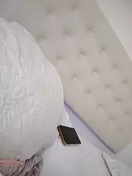 Leaberry online show from October 18, 2025, 4:41 pm