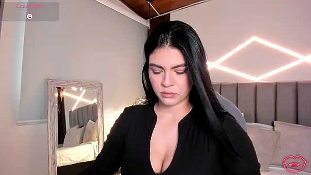 Veronicalanx1 online show from April 10, 2026, 11:37 am