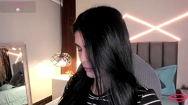 Snapshot of Veronicalanx1 chatting on April 22, 2026, 11:45 am Veronicalanx1 online show from April 22, 2026, 11:45 am