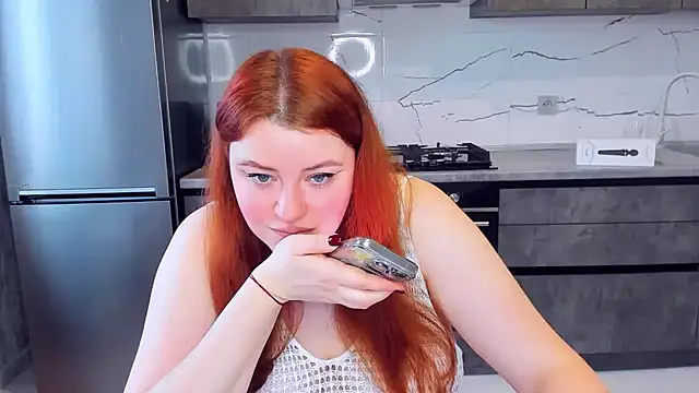 PolinaSalvatore online show from February 5, 2025, 1:22 pm