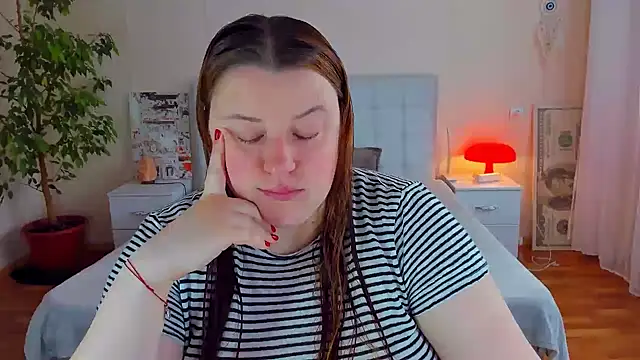 PolinaSalvatore online show from April 12, 2026, 1:16 pm