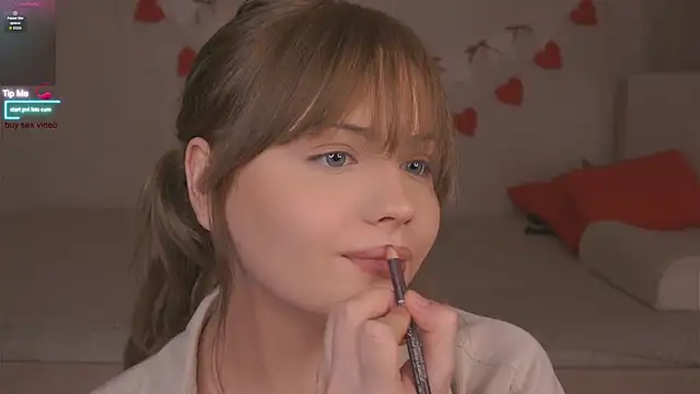 missbeatriss online show from February 4, 2026, 2:23 pm