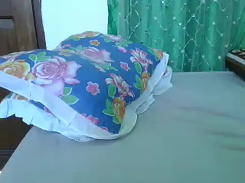 sweetchic  online show from October 26, 2025, 10:21 am