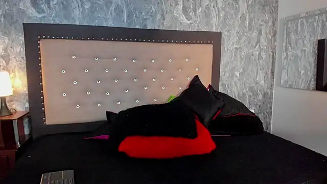 Lia sarahi online show from March 9, 2025, 2:21 pm