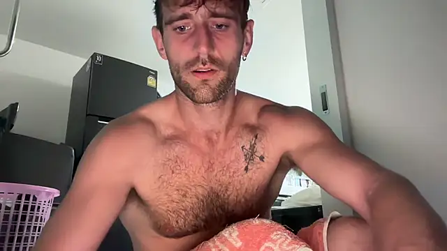 Snapshot of lukegunn chatting on January 1, 2025, 11:07 pm lukegunn online show from January 1, 2025, 11:07 pm