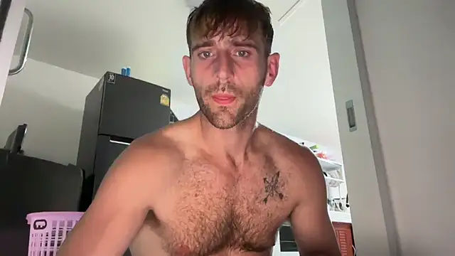 Snapshot of lukegunn chatting on March 16, 2025, 11:04 pm lukegunn online show from March 16, 2025, 11:04 pm