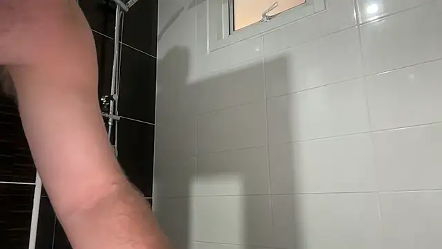 Snapshot of lukegunn chatting on March 1, 2026, 1:07 am lukegunn online show from March 1, 2026, 1:07 am