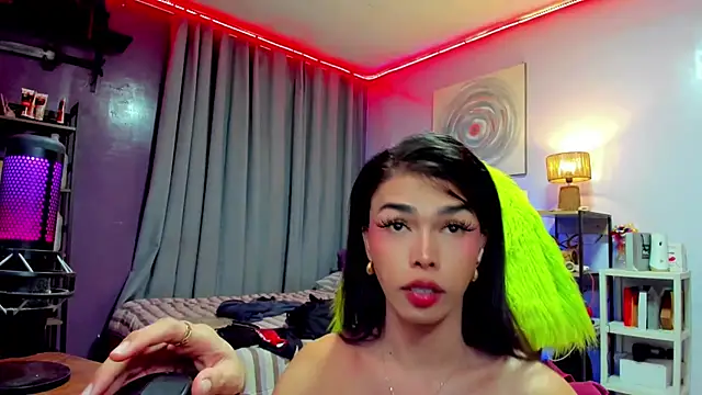 Snapshot of Amethyst_ts chatting on October 25, 2025, 3:51 pm Amethyst ts online show from October 25, 2025, 3:51 pm