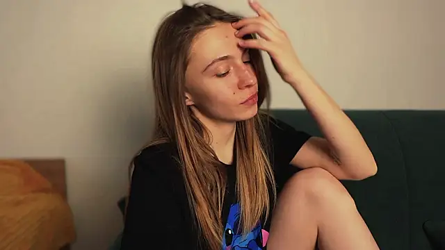 LovelyKatea online show from March 28, 2026, 1:33 pm