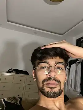 Snapshot of Hermanooooooo chatting on January 6, 2026, 6:55 pm Hermanooooooo online show from January 6, 2026, 6:55 pm