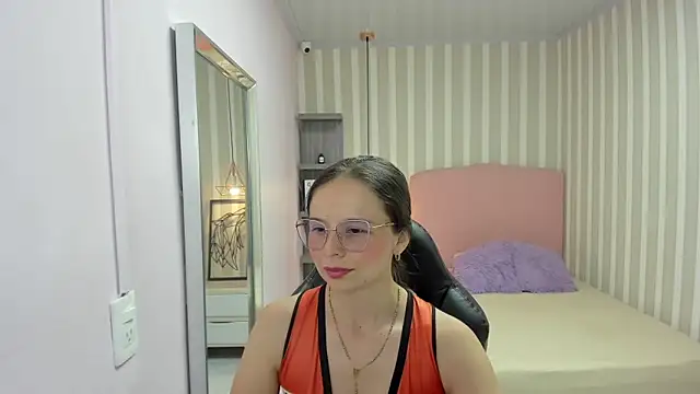 LORELAIGIVEN online show from March 12, 2026, 12:33 pm