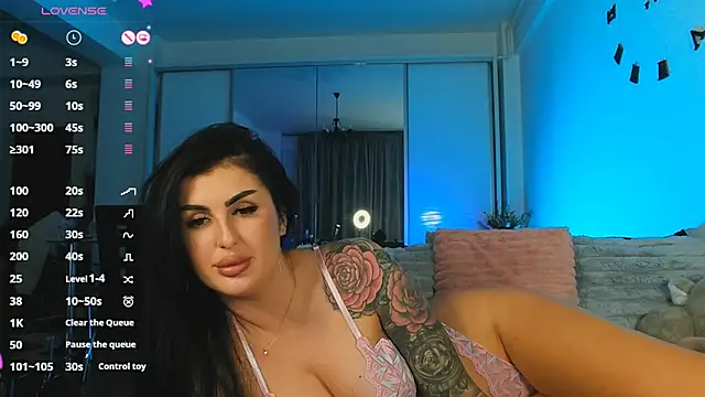 Snapshot of MichelleSwanX chatting on October 27, 2025, 8:02 pm MichelleSwanX online show from October 27, 2025, 8:02 pm