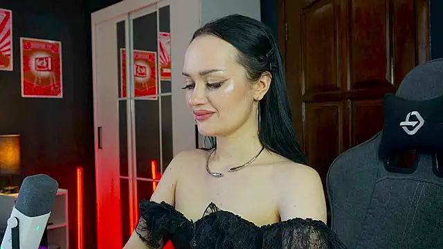 QueenAliss online show from February 3, 2026, 7:13 am