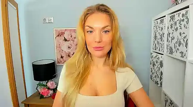 AulloraHoney online show from December 2, 2024, 6:20 am