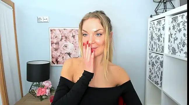 AulloraHoney online show from February 24, 2025, 7:41 pm