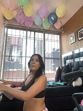 Little Amber6 online show from January 10, 2025, 8:04 pm