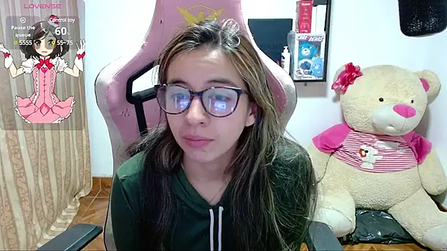 Snapshot of Maggie_Fox3 chatting on December 7, 2024, 2:09 am Maggie Fox3 online show from December 7, 2024, 2:09 am