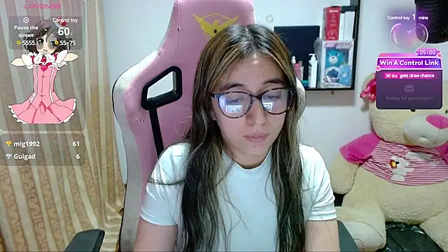 Snapshot of Maggie_Fox3 chatting on December 18, 2024, 12:21 am Maggie Fox3 online show from December 18, 2024, 12:21 am