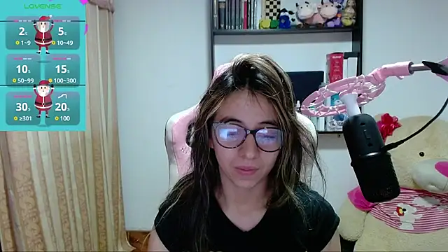 Snapshot of Maggie_Fox3 chatting on December 25, 2024, 4:22 am Maggie Fox3 online show from December 25, 2024, 4:22 am