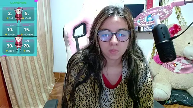Snapshot of Maggie_Fox3 chatting on December 31, 2024, 12:11 am Maggie Fox3 online show from December 31, 2024, 12:11 am