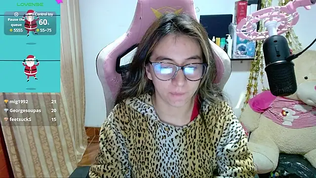 Snapshot of Maggie_Fox3 chatting on December 31, 2024, 3:12 am Maggie Fox3 online show from December 31, 2024, 3:12 am