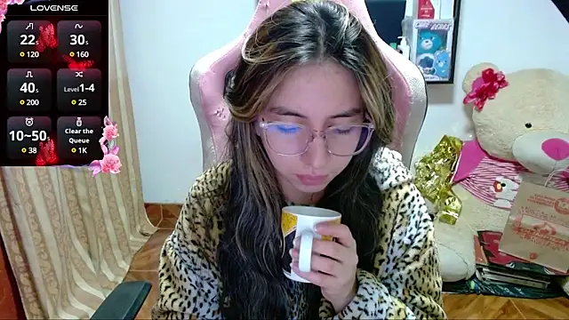 Snapshot of Maggie_Fox3 chatting on January 21, 2025, 1:50 am Maggie Fox3 online show from January 21, 2025, 1:50 am