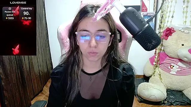 Snapshot of Maggie_Fox3 chatting on February 17, 2025, 1:36 am Maggie Fox3 online show from February 17, 2025, 1:36 am