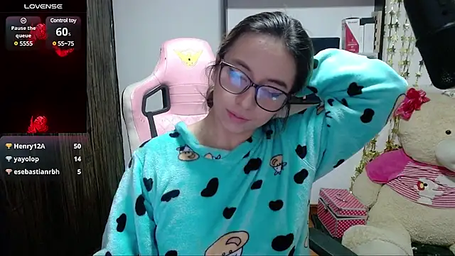 Snapshot of Maggie_Fox3 chatting on March 12, 2025, 2:41 am Maggie Fox3 online show from March 12, 2025, 2:41 am