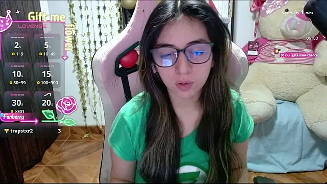 Snapshot of Maggie_Fox3 chatting on September 19, 2025, 3:30 am Maggie Fox3 online show from September 19, 2025, 3:30 am