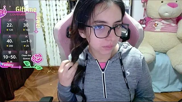 Snapshot of Maggie_Fox3 chatting on September 20, 2025, 2:23 am Maggie Fox3 online show from September 20, 2025, 2:23 am